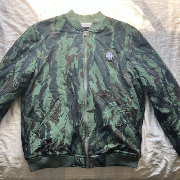 Quiksilver camo bomber jacket - Picture 1 of 3